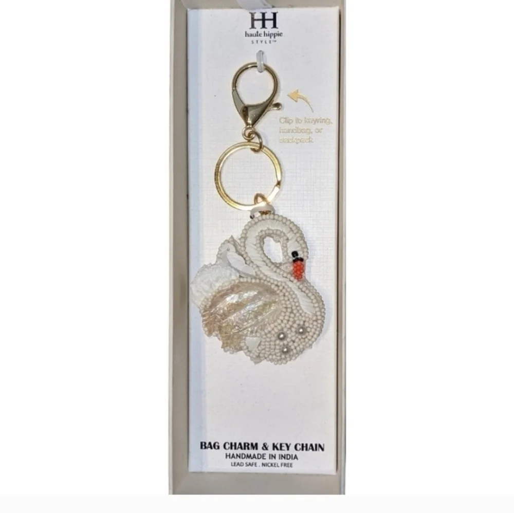 🦢▪️ Haute Hippie▪️ Beautiful  Beaded White  Swan Keychain Or Bag Charm